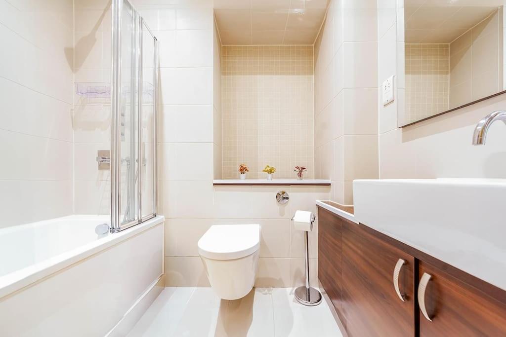 Bright & Modern One Bedroom Flat In Farringdon Апартаменты *