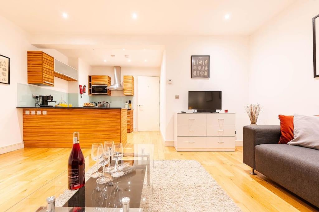Апартаменты Bright & Modern One Bedroom Flat In Farringdon *