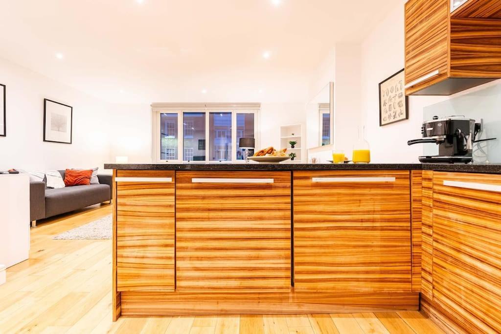Апартаменты Bright & Modern One Bedroom Flat In Farringdon Лондон